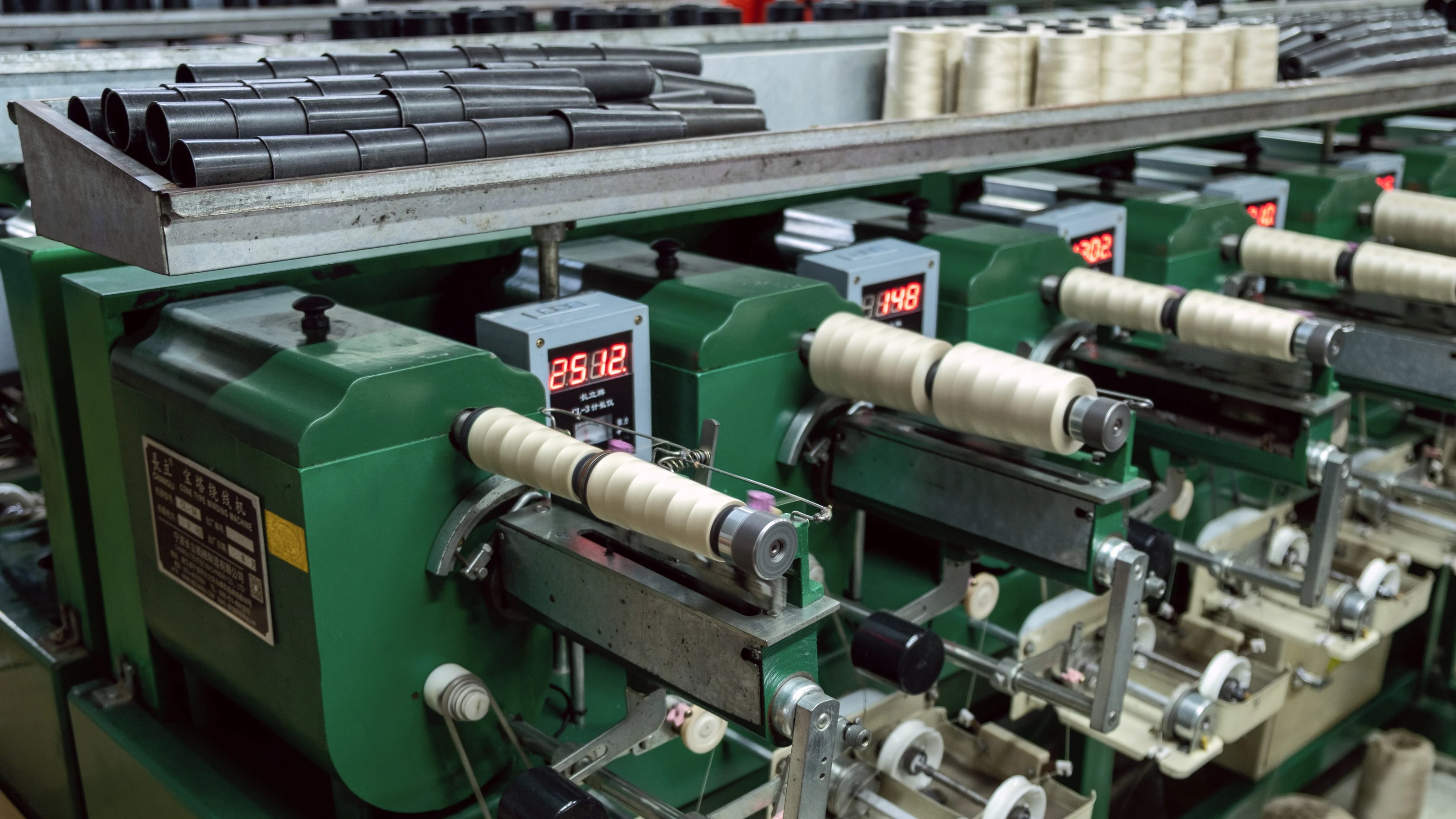 Sewing thread conning machines with digital length counters